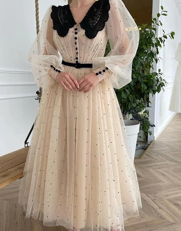 Robe de bal en tulle à pois, col en V, manches longues bouffantes