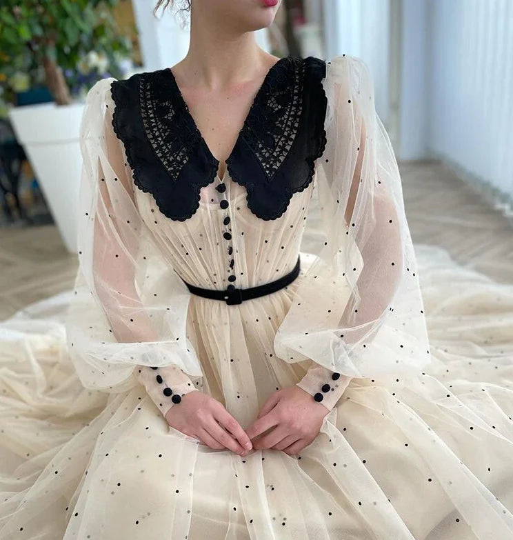 Robe de bal en tulle à pois, col en V, manches longues bouffantes
