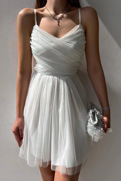 Robe de soirée courte en tulle à bretelles spaghetti et coupe trapèze