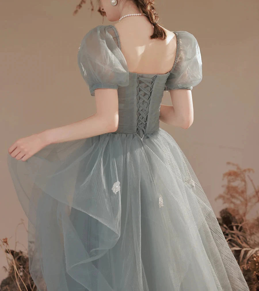 Robe de bal trapèze à épaules dénudées et décolleté carré