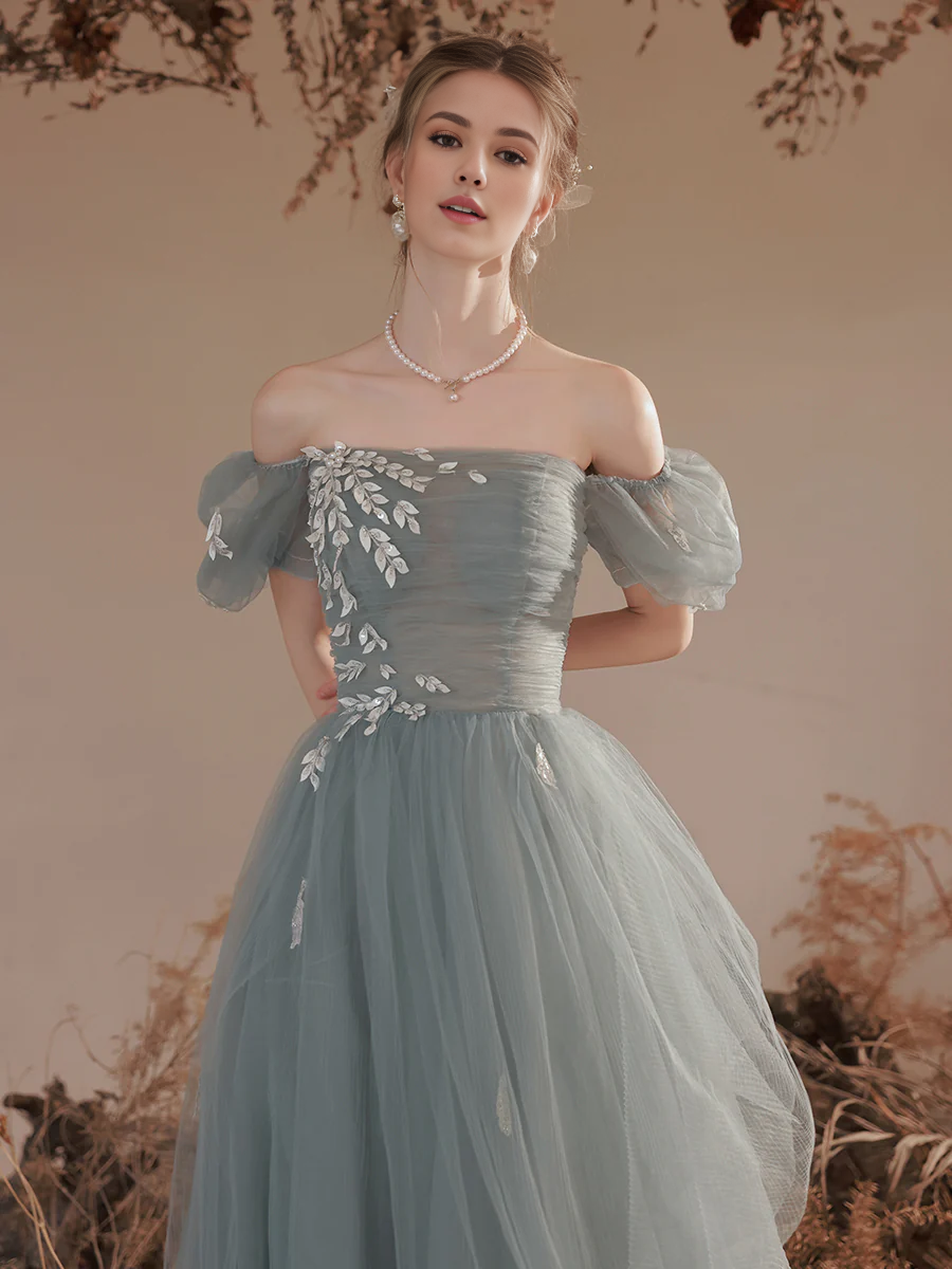 Robe de bal trapèze à épaules dénudées et décolleté carré