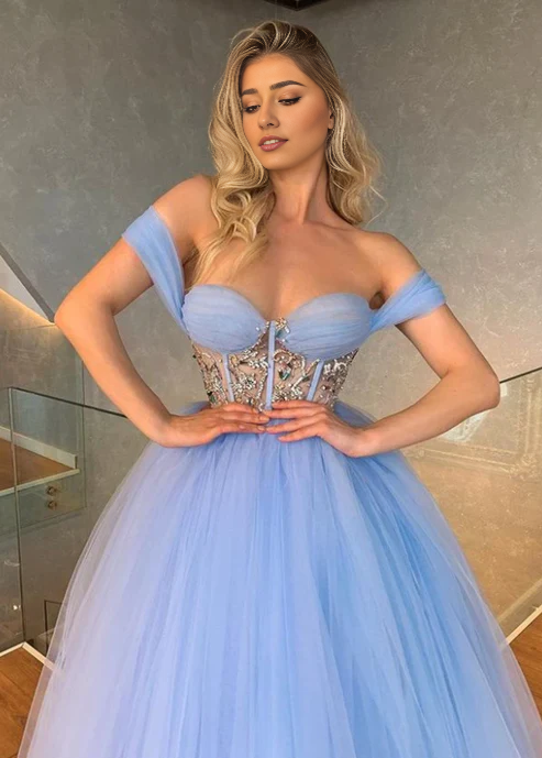 Robe de bal en tulle à épaules dénudées et décolleté en cœur