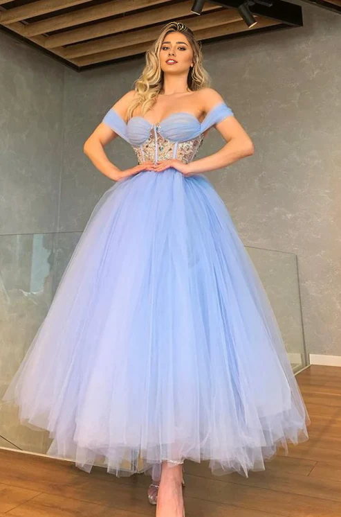 Robe de bal en tulle à épaules dénudées et décolleté en cœur