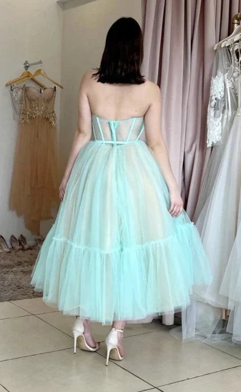 Robe de bal trapèze en tulle à épaules dénudées