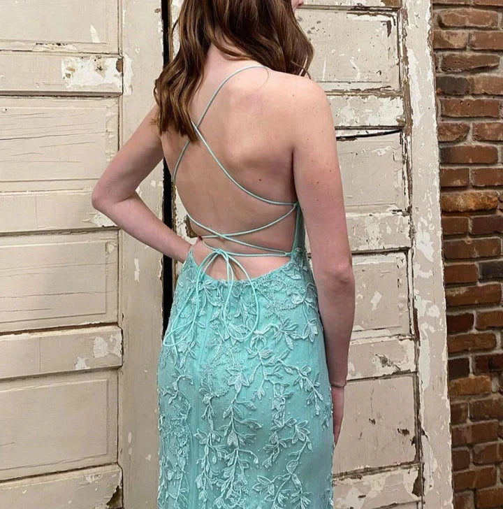 Robe de bal à bretelles spaghetti et traîne avec appliques