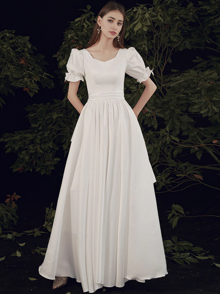 Robe de bal longue simple à manches courtes et coupe trapèze