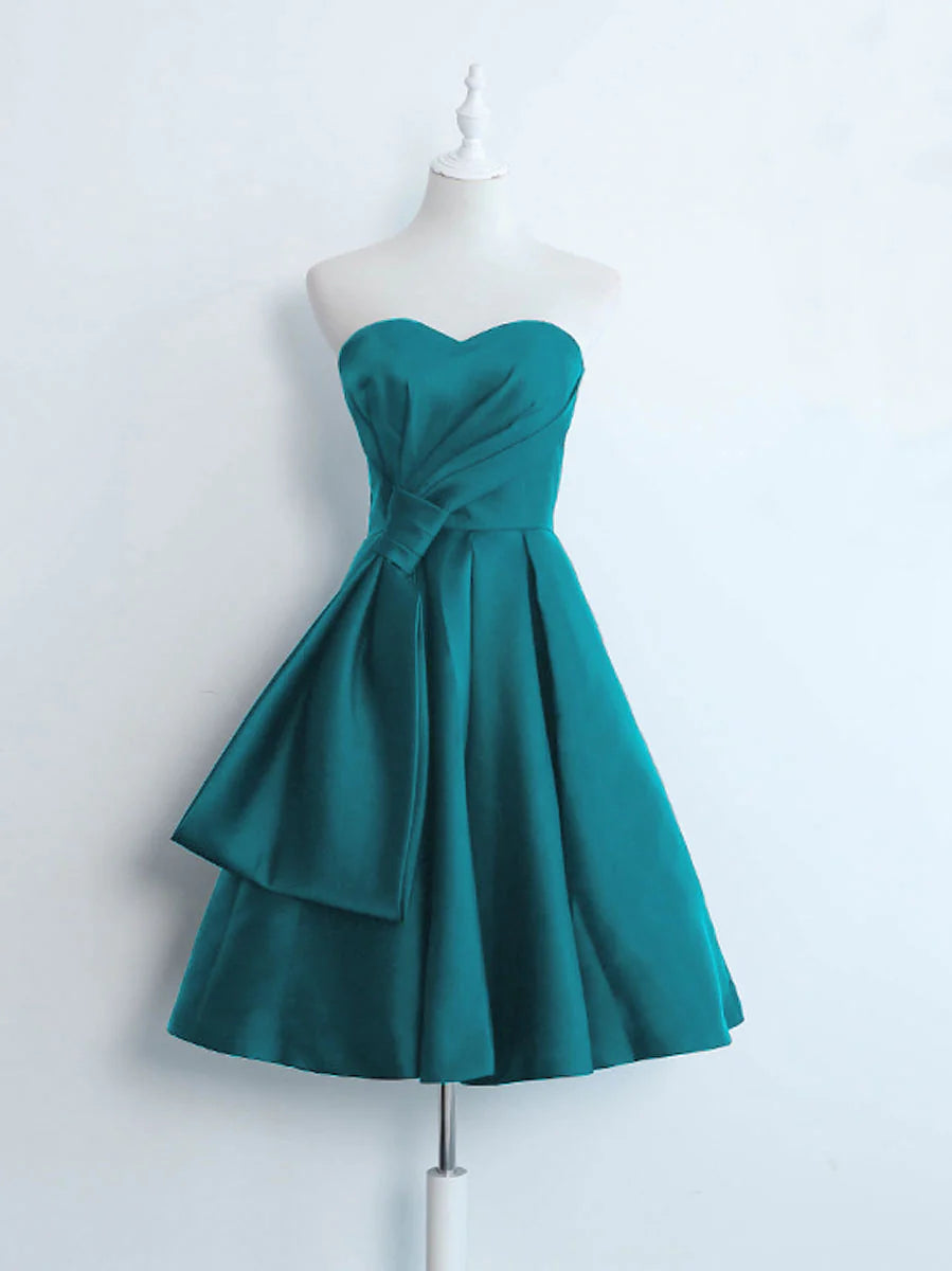 Vestido de fiesta corto de satén con escote en forma de corazón y hombros descubiertos 