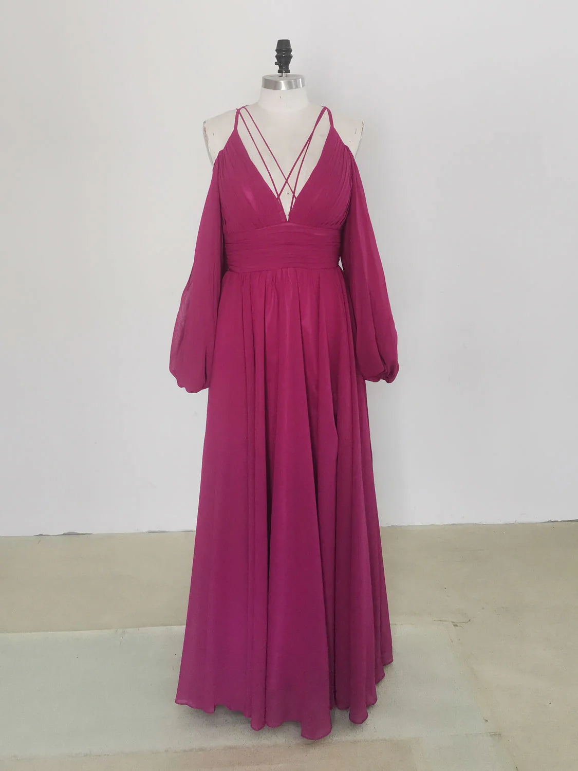 Robe de bal trapèze à bretelles spaghetti et manches longues 