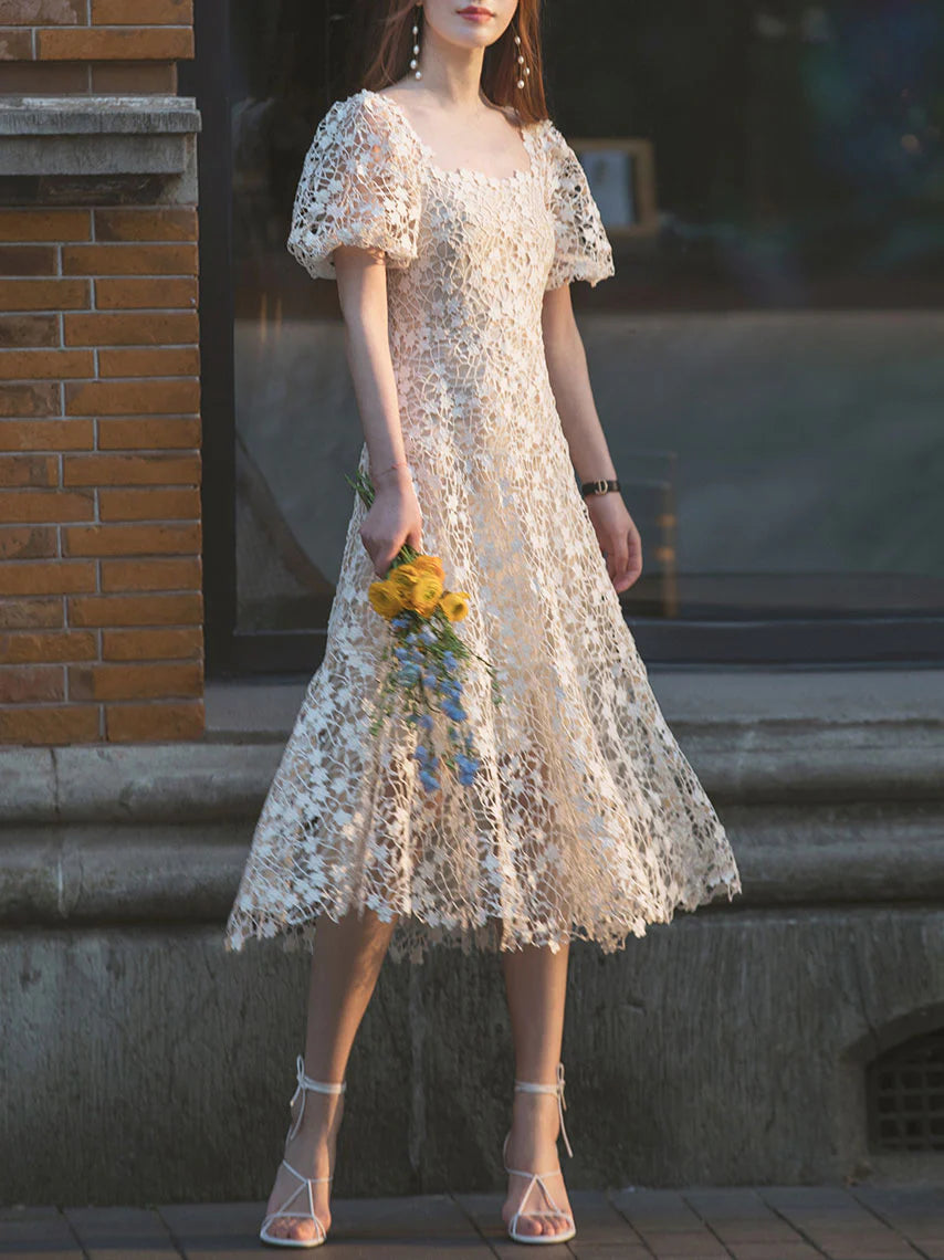 Robe de bal en tulle et dentelle, col carré, longueur thé