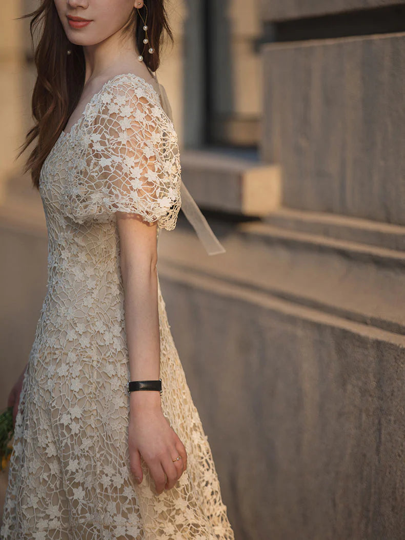 Robe de bal en tulle et dentelle, col carré, longueur thé