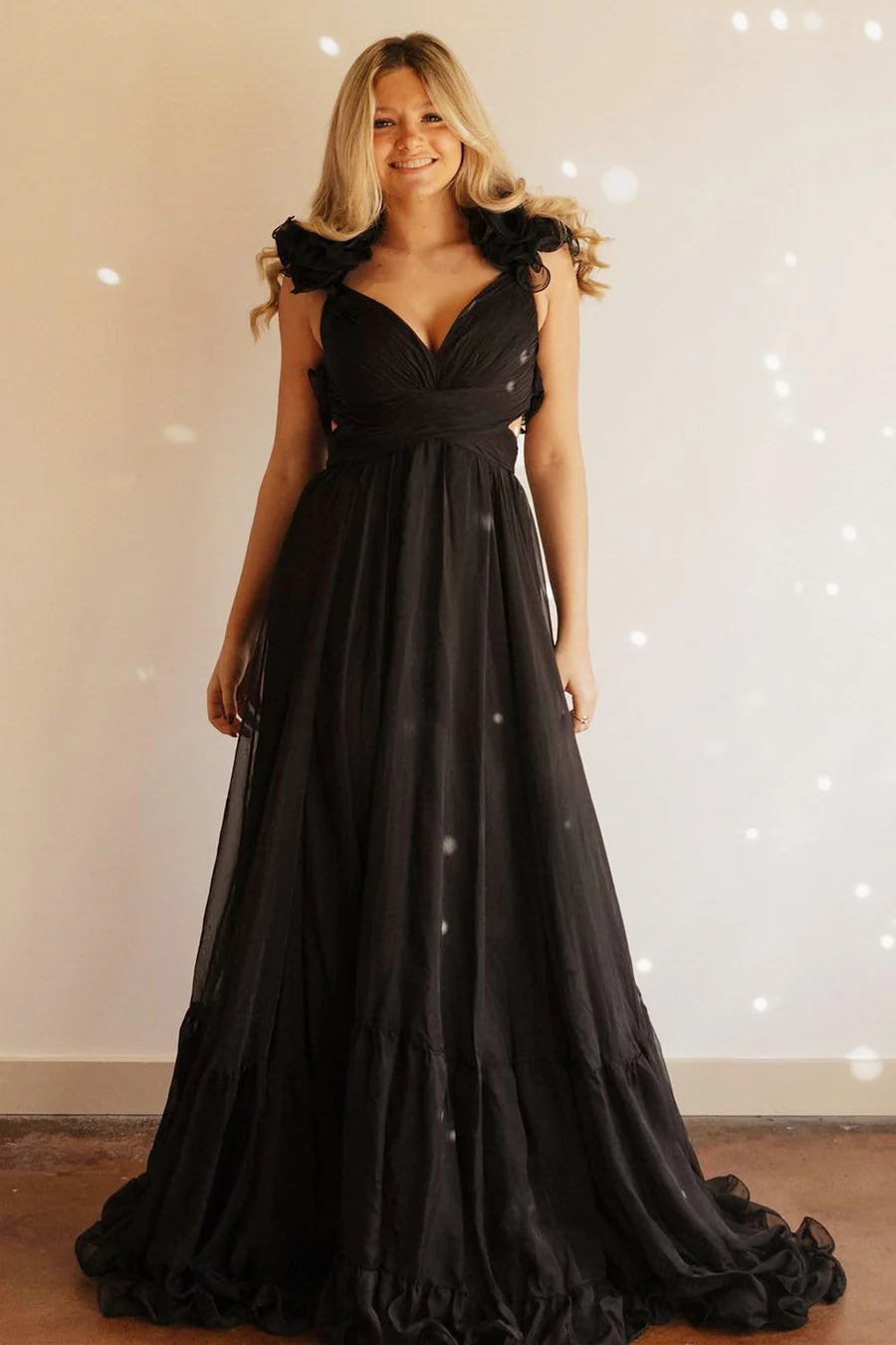 Robe de bal trapèze en mousseline de soie à lacets et à volants avec ceinture