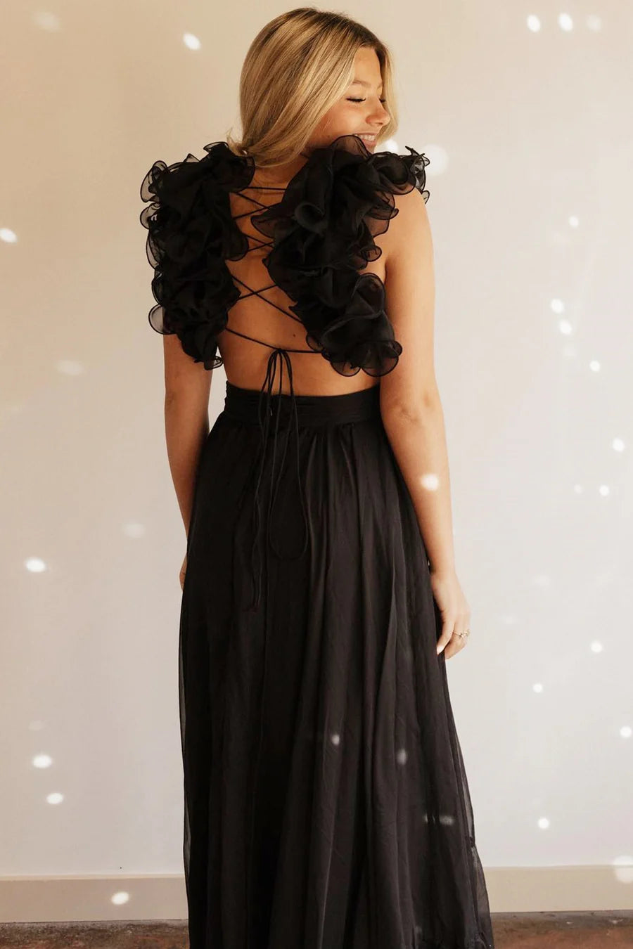 Robe de bal trapèze en mousseline de soie à lacets et à volants avec ceinture