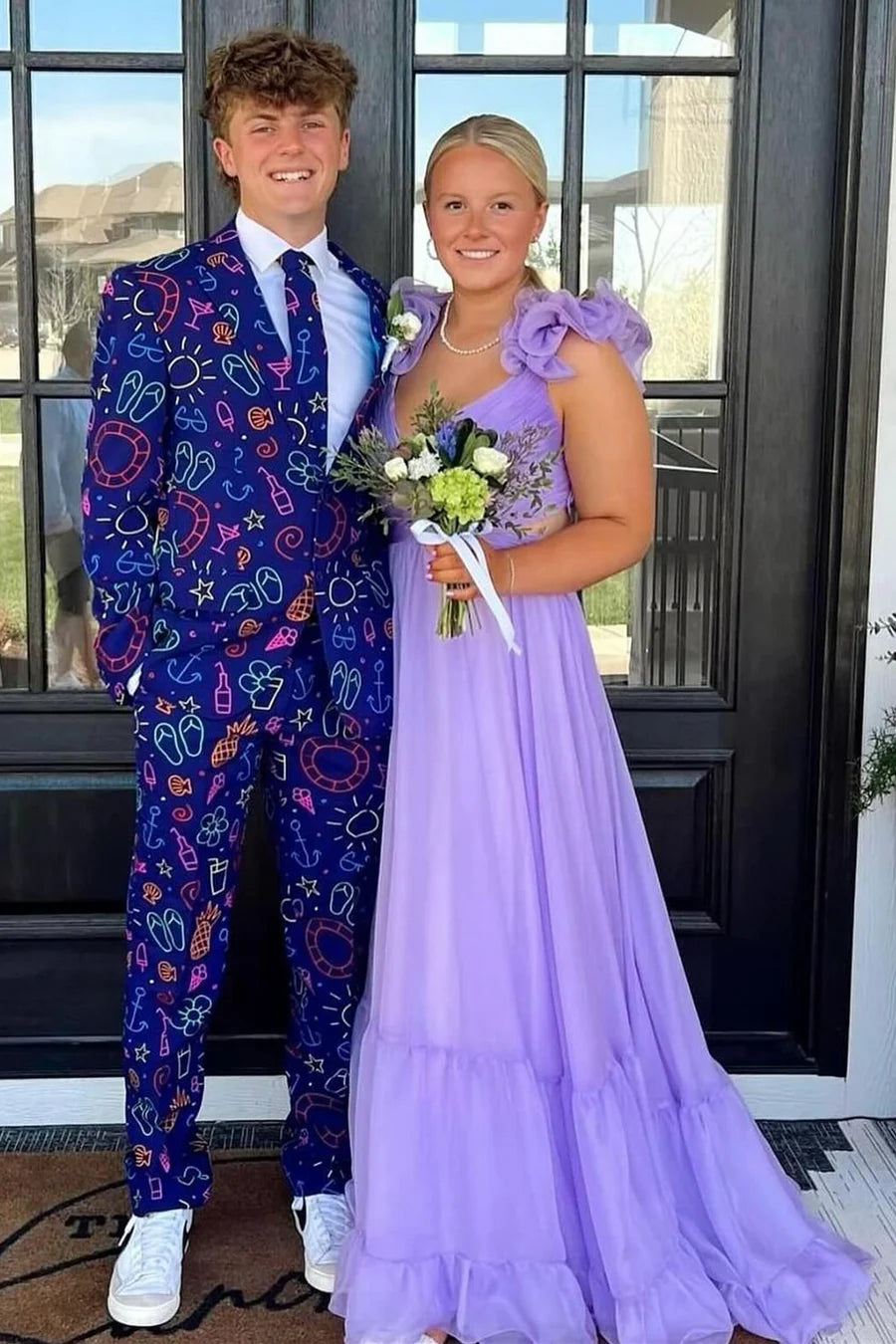 Robe de bal trapèze en mousseline de soie à lacets et à volants avec ceinture