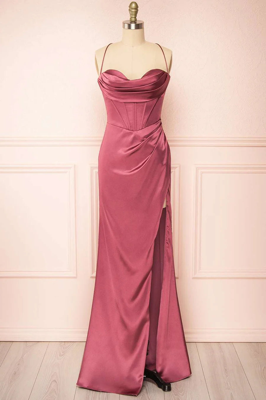 Vestido de fiesta de sirena con cuello vuelto y espalda con cordones