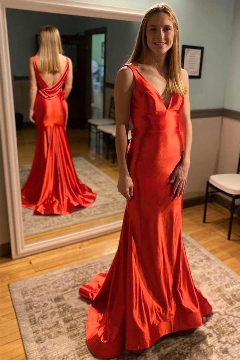Vestido de fiesta de sirena con escote en V profundo, espalda descubierta y largo hasta el suelo