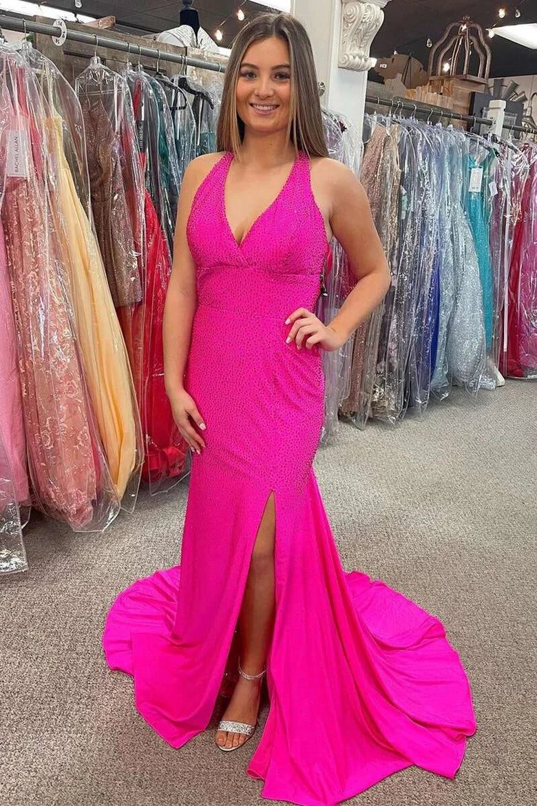 Vestido de fiesta de sirena con espalda descubierta y cuello halter con cuentas