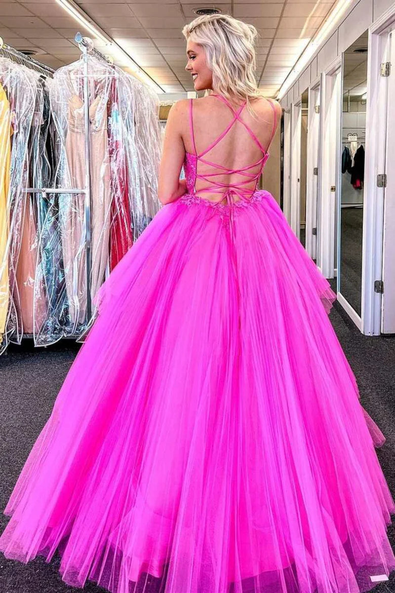 Robe de bal trapèze en dentelle, col en V et dos lacé