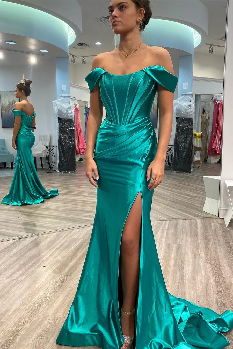 Vestido de fiesta de sirena plisado con hombros descubiertos