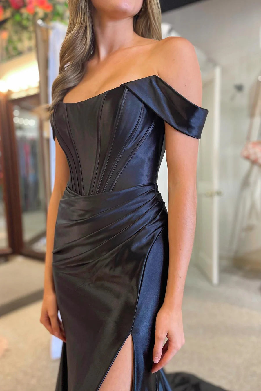 Vestido de fiesta de sirena plisado con hombros descubiertos