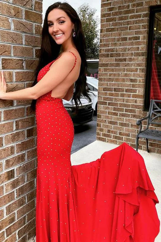 Vestido de sirena sin espalda con tirantes de cuentas