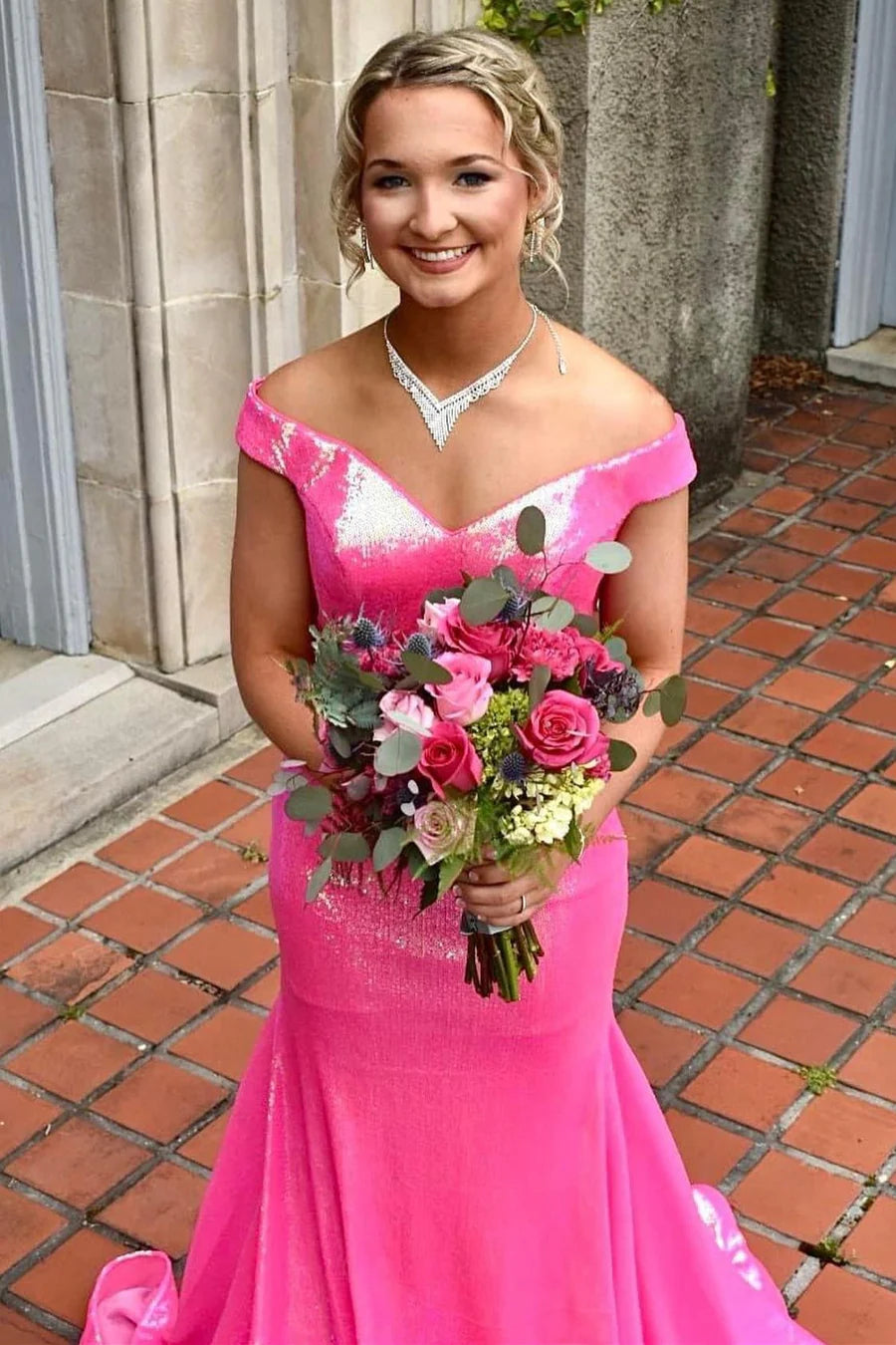 Vestido de fiesta de sirena con lentejuelas, hombros descubiertos y espalda descubierta