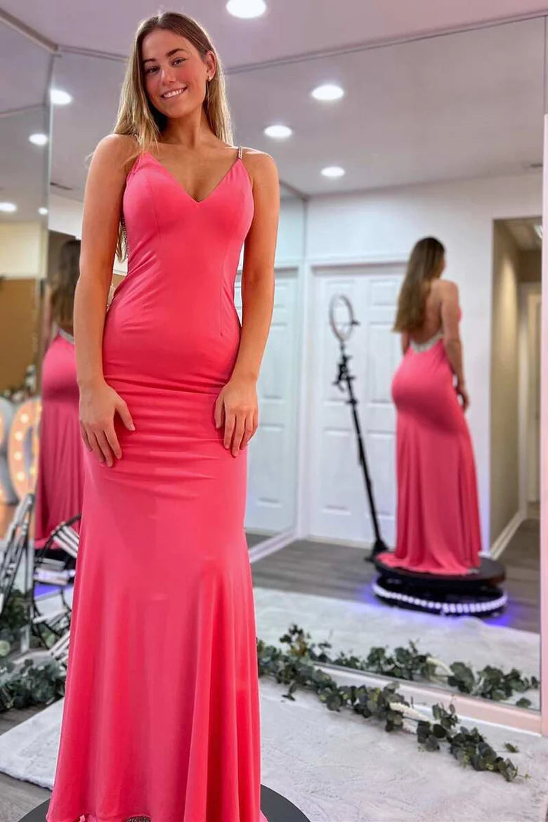 Vestido de fiesta de sirena con escote en V profundo, espalda descubierta y cola, con tirantes finos y cuentas