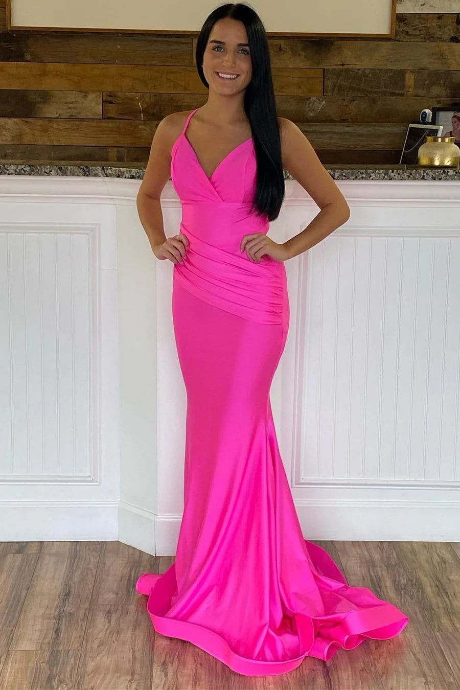 Vestido de fiesta de sirena con escote en V y espalda con cordones