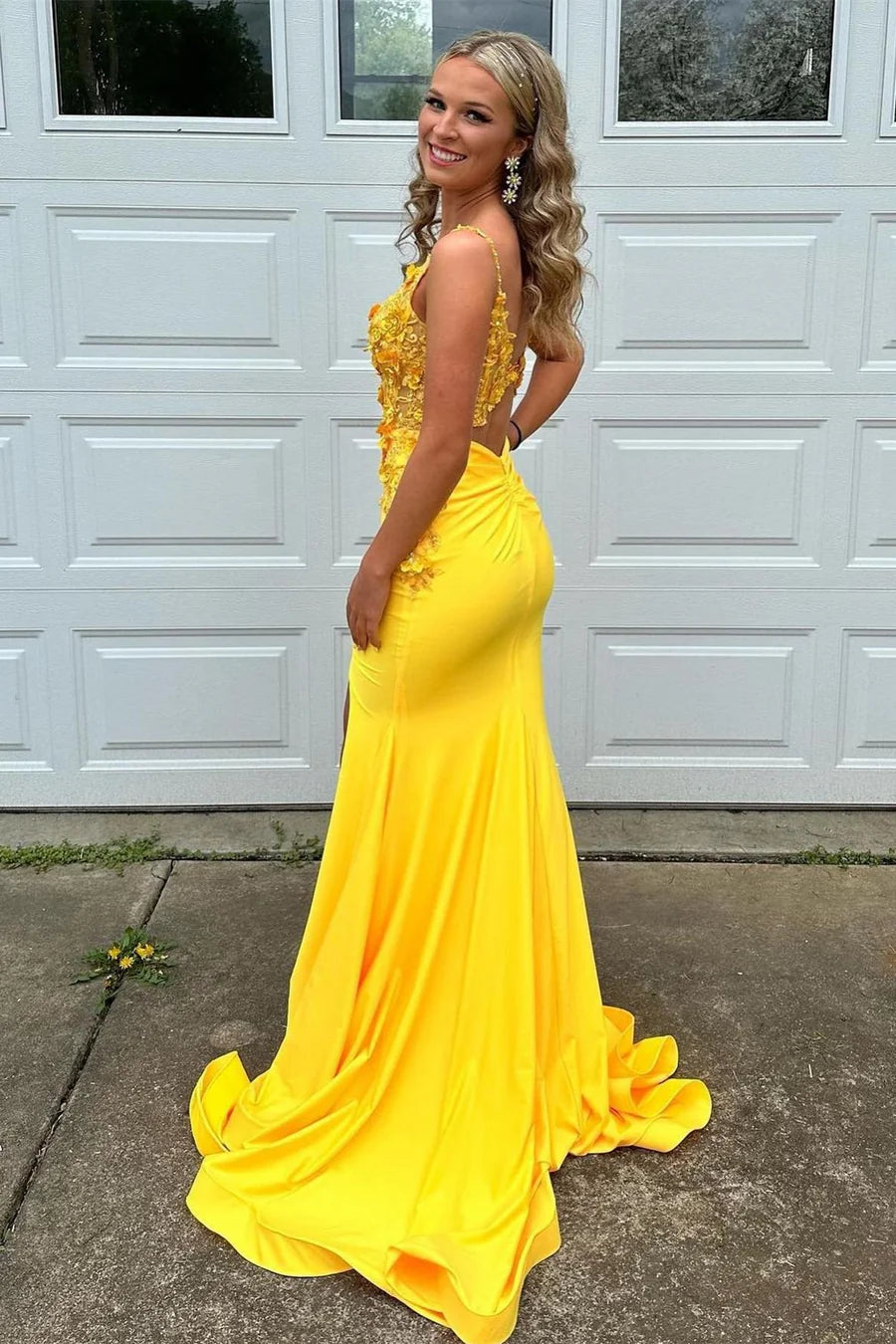 Spaghetti Straps V-Neck 3D Floral Lace Backless Floor Length Prom Dress