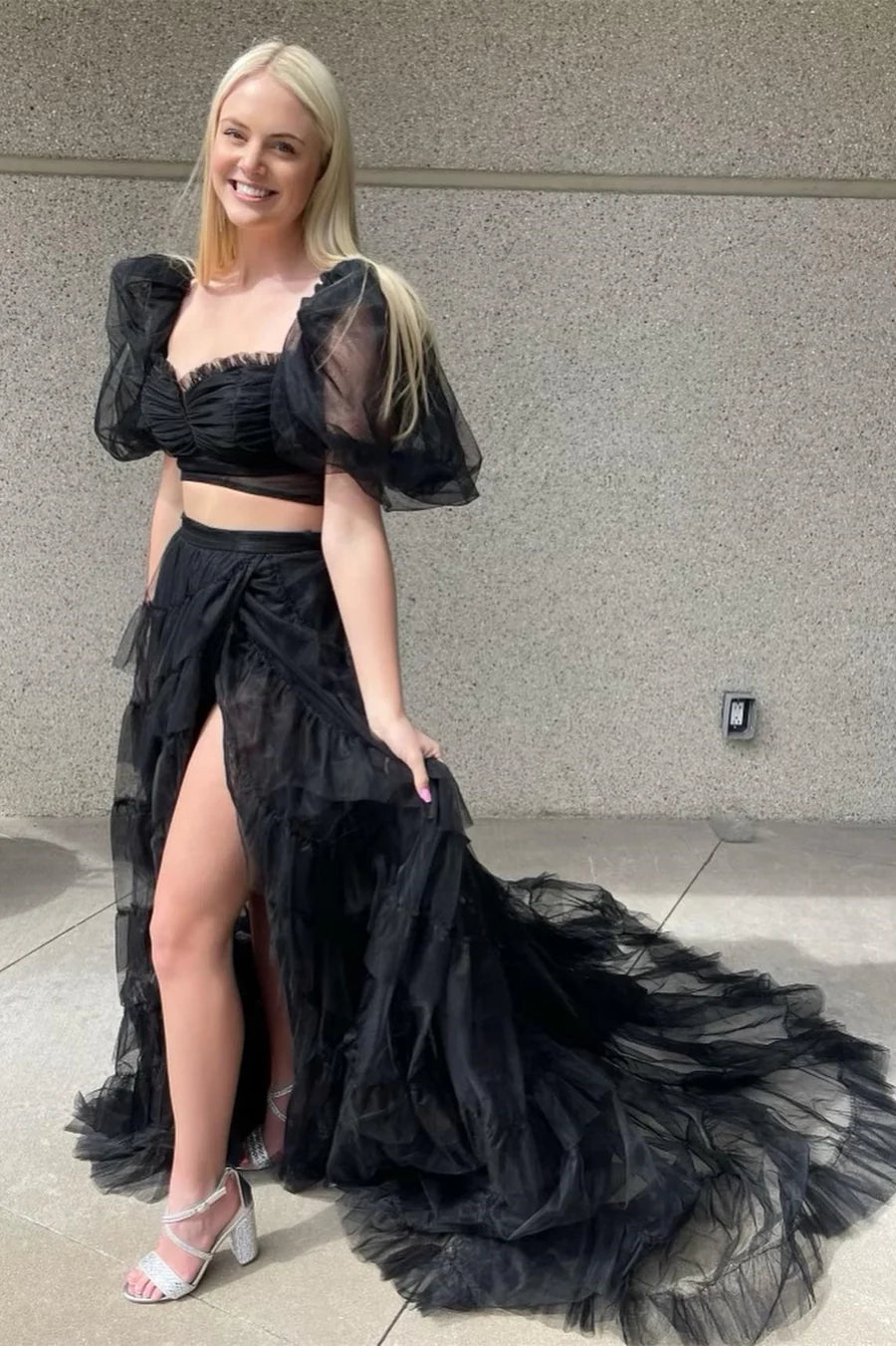 Robe de bal trapèze deux pièces en tulle avec manches bouffantes