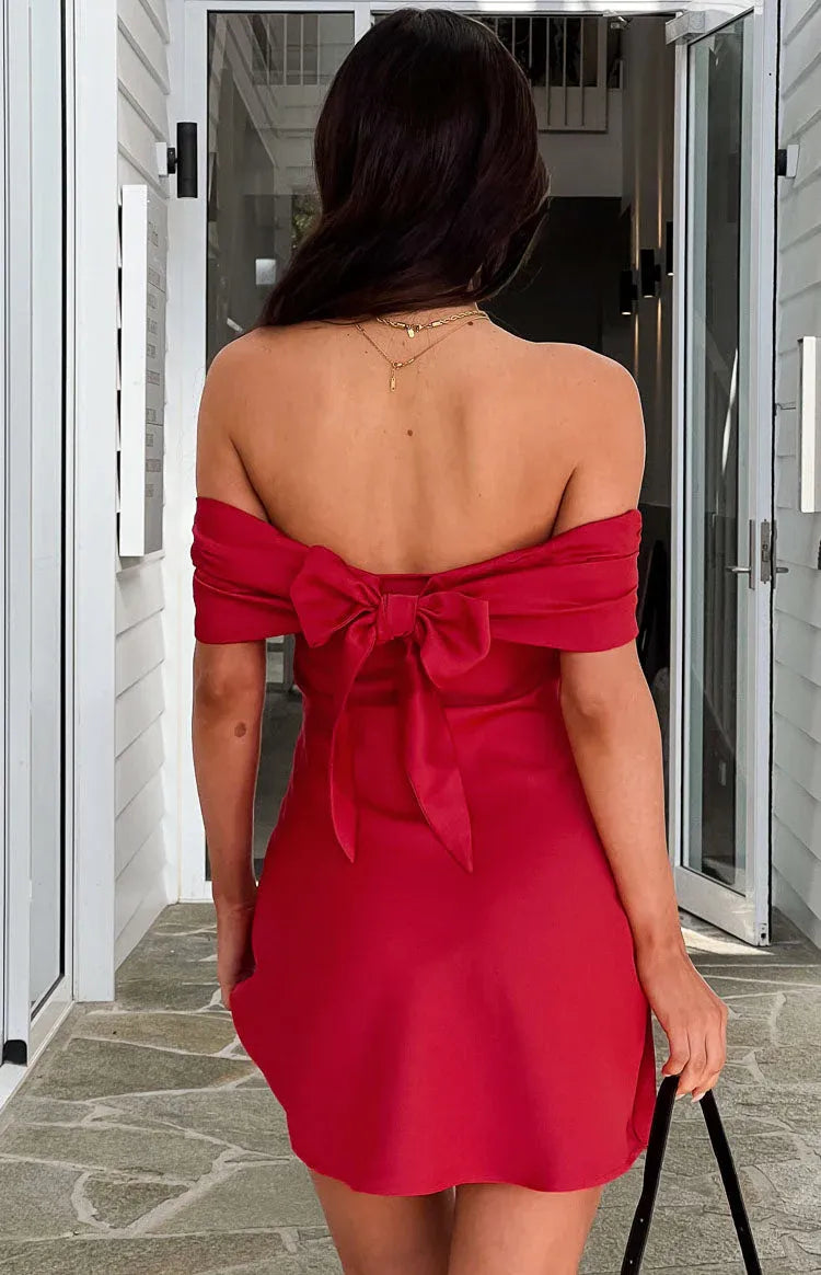 Red Satin Off the Shoulder Mini Dress Graduation Dresses Backless Sleeveless Solid Color Sexy Knee Length Cocktail Dresses