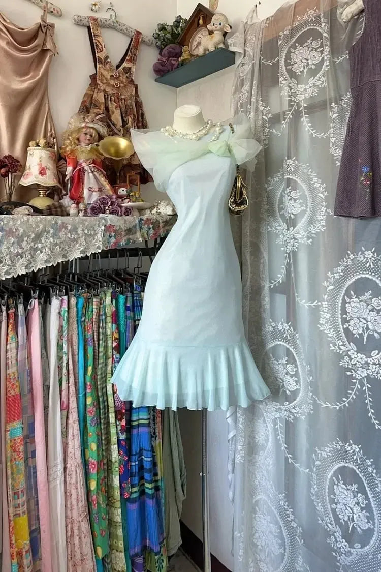 Retro Sheath Round Neck Light Blue Short Homecoming Dress With Ruffle Hem