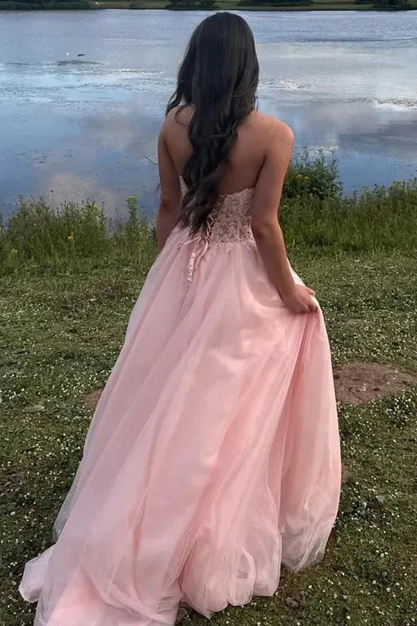 Romantic A-Line Strapless Lace Appliques Tulle Ball Gown Prom Dress
