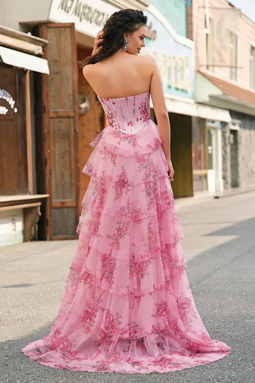 Romantic A-Line Sweetheart Sleeveless Tiered Sweep/Brush Train Evening Dress