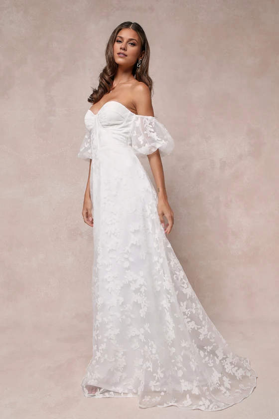 Robe de mariée romantique à épaules dénudées et à fleurs blanches