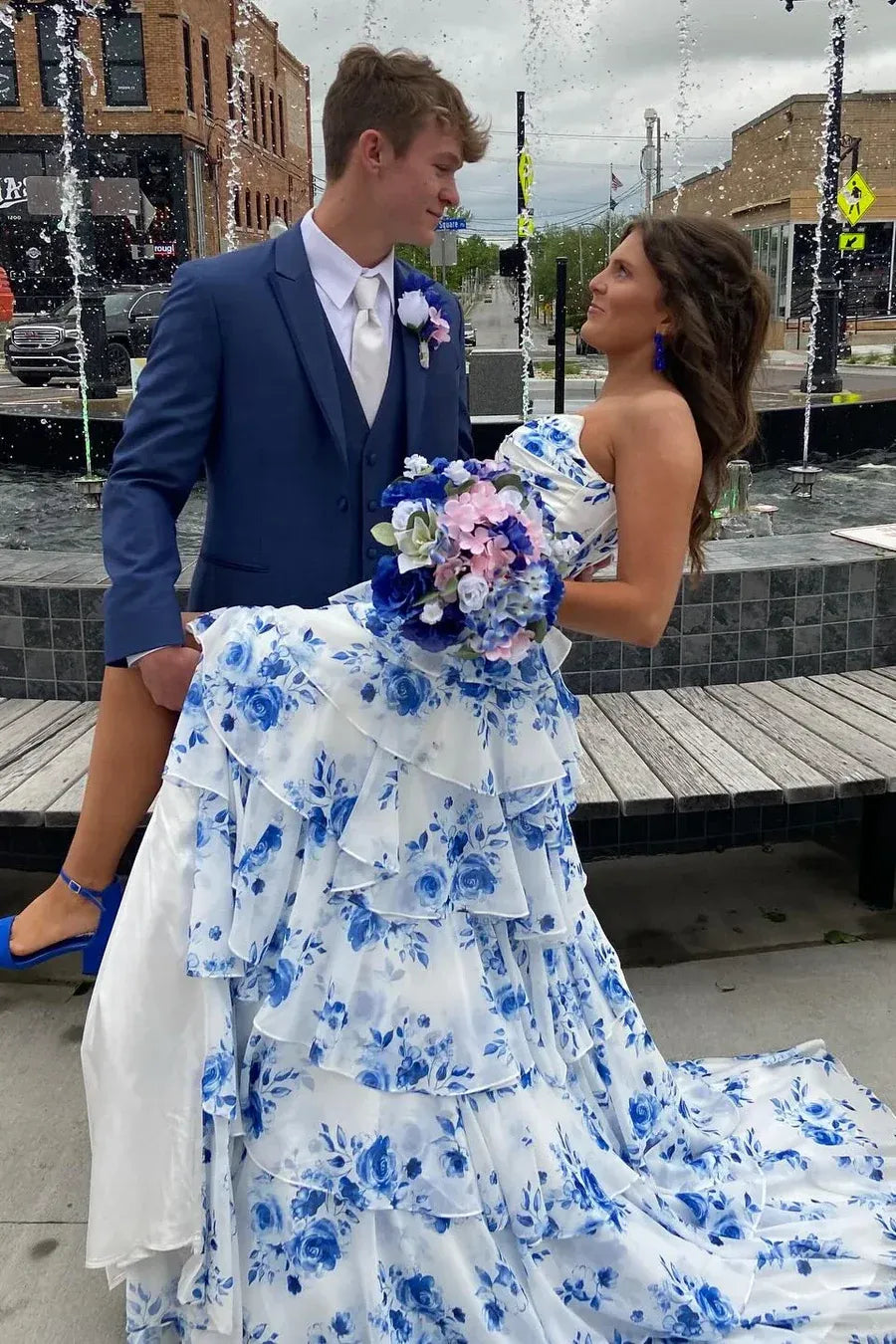 Romantic Tiered Strapless Sleeveless Chiffon A-Line Prom Dress