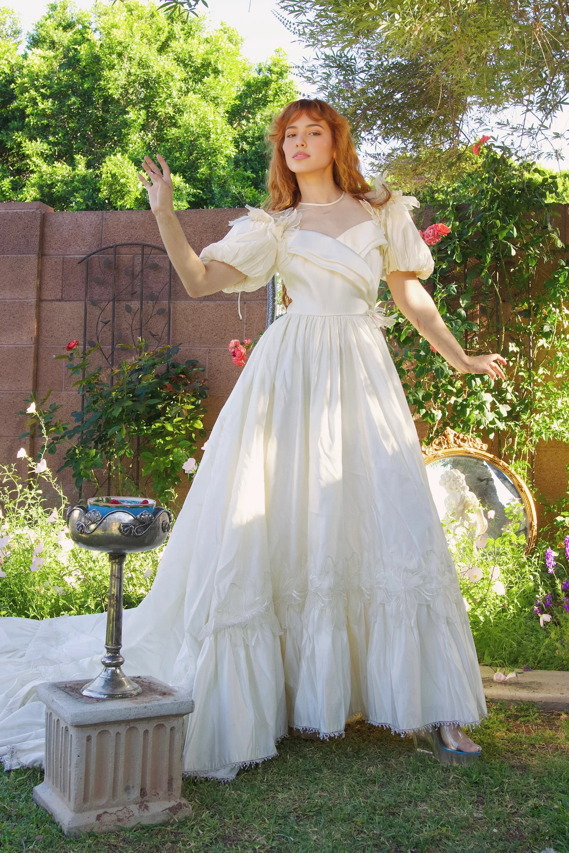 Round Neck A-line Vintage Stunning Puffy Sleeve Dramatic Big Train Wedding Dress Floral Applique