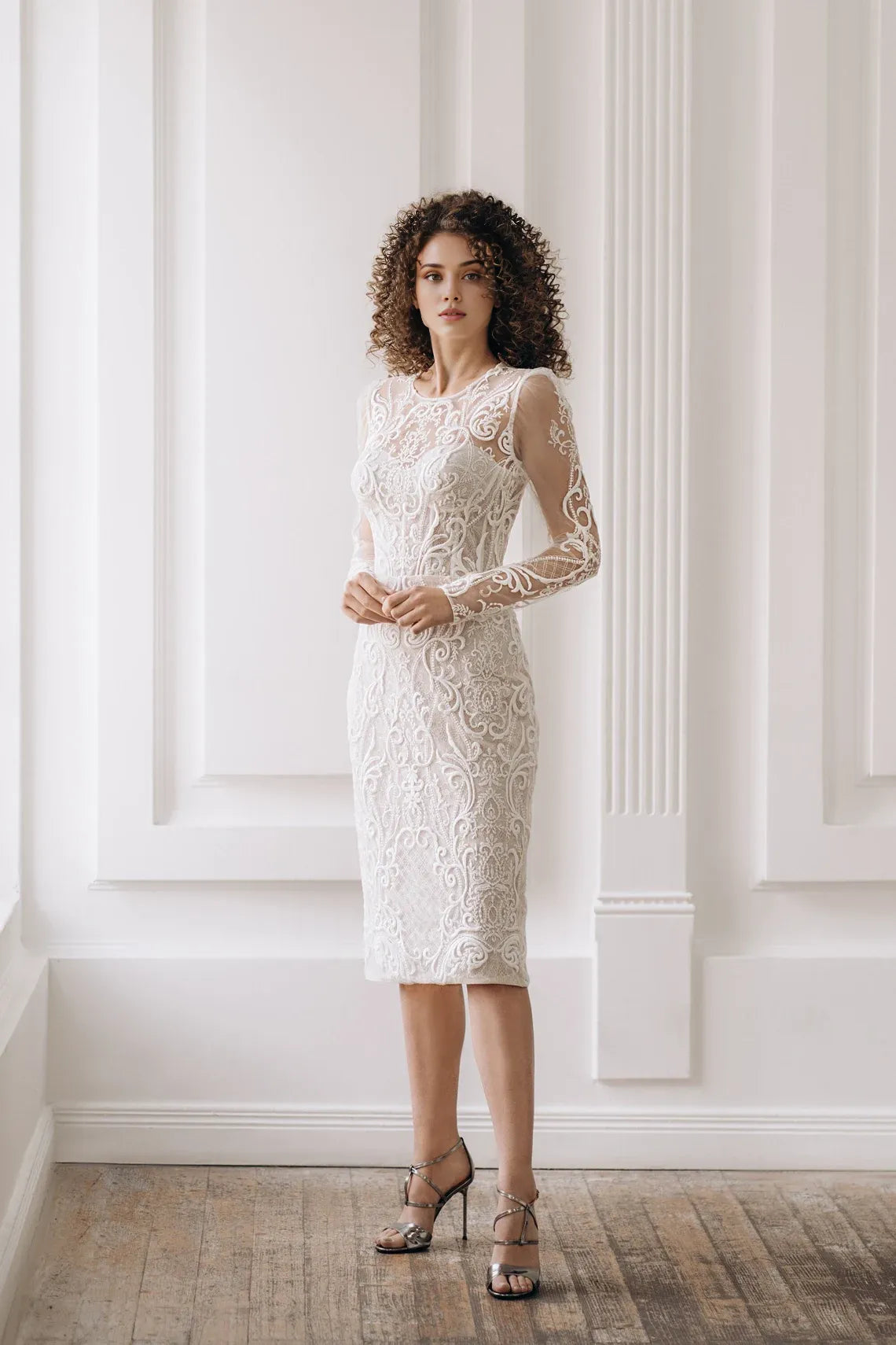 Vestido de novia elegante con cuello redondo, de encaje, para recepción, boda, graduación o cóctel, de manga larga. 