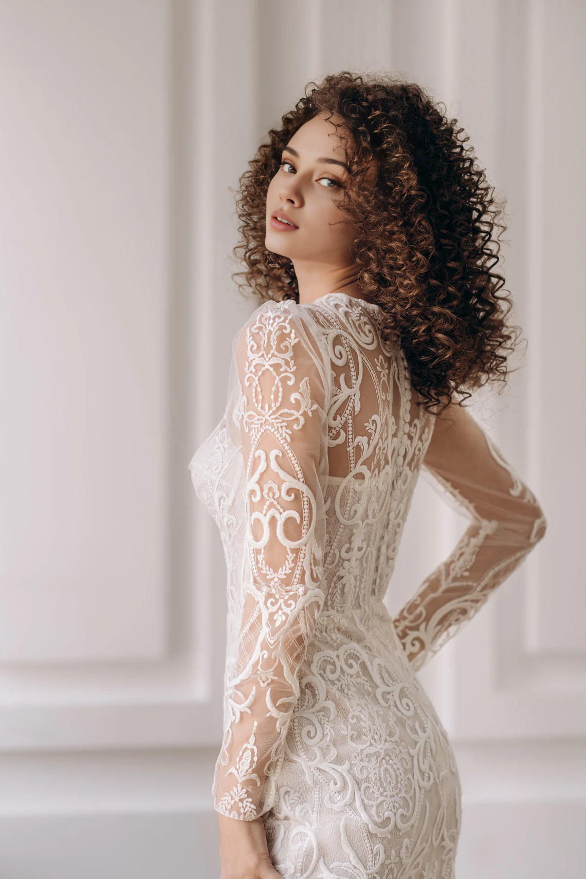 Round Neck Elegant Bridal Gown Lace Reception Dress Wedding Dress Prom Or Cocktail Long Sleeve Dress