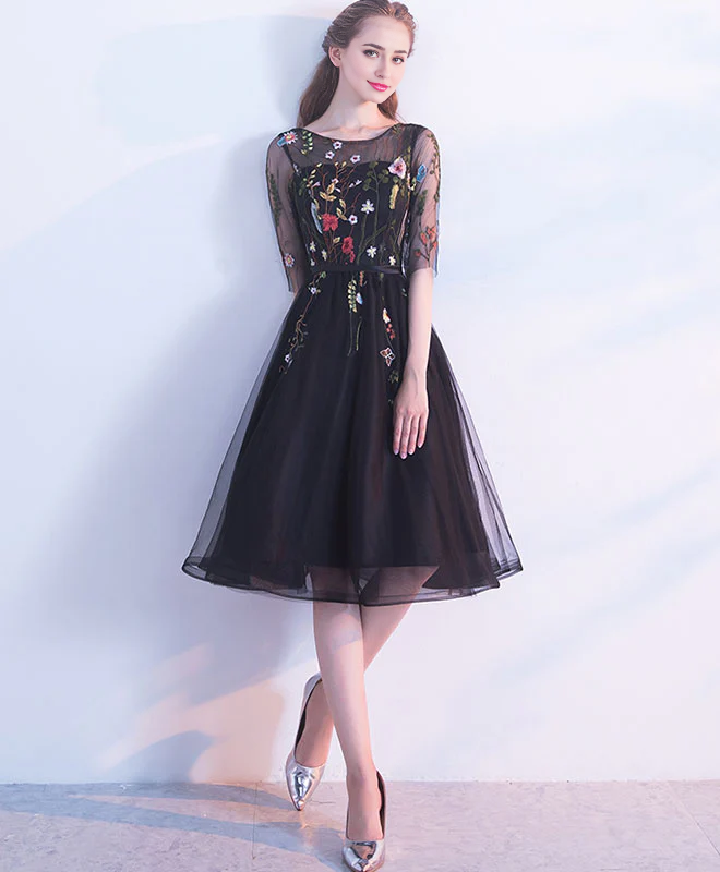 Round Neck Lace Short Prom Dress With Applique