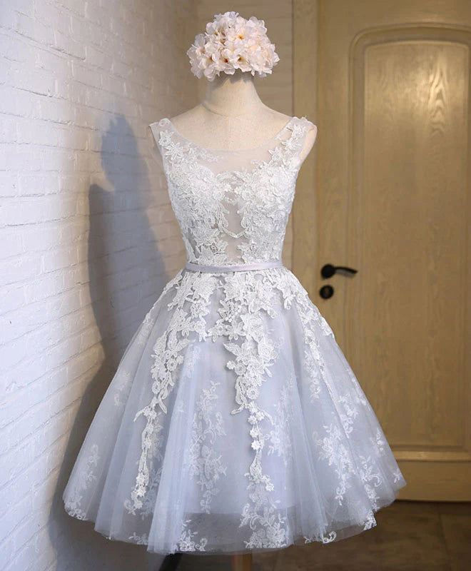 Robe de soirée en tulle à col rond et appliques