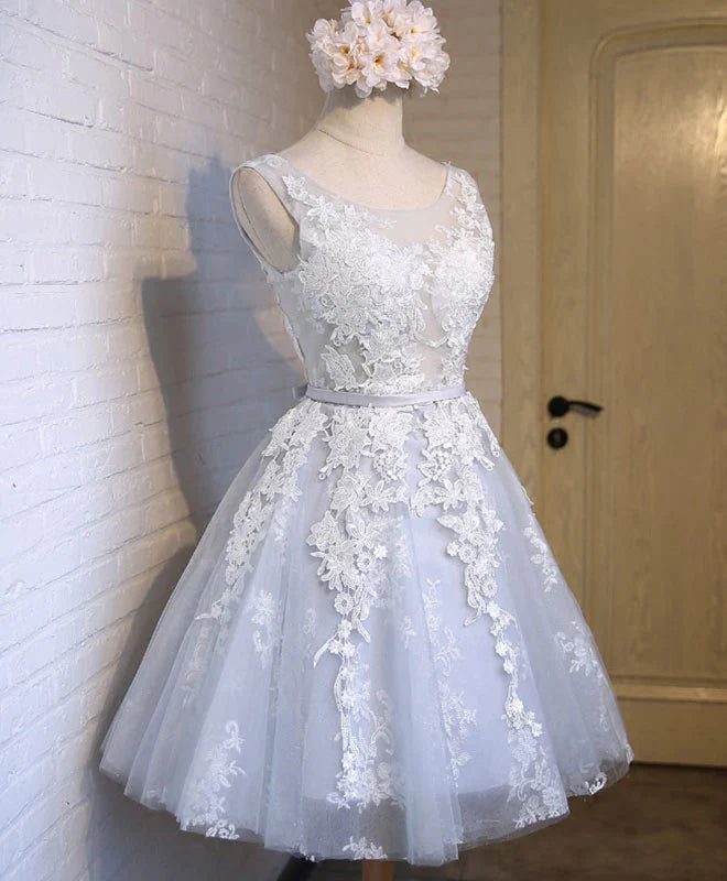 Robe de soirée en tulle à col rond et appliques
