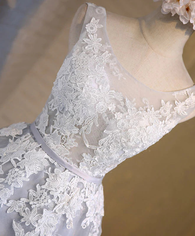 Robe de soirée en tulle à col rond et appliques