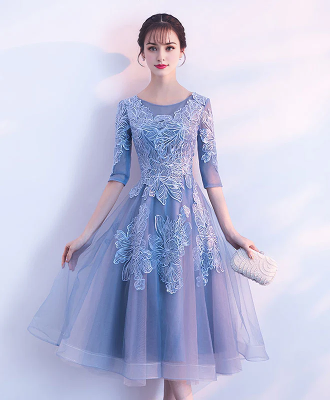 Robe de bal courte en tulle et dentelle à col rond