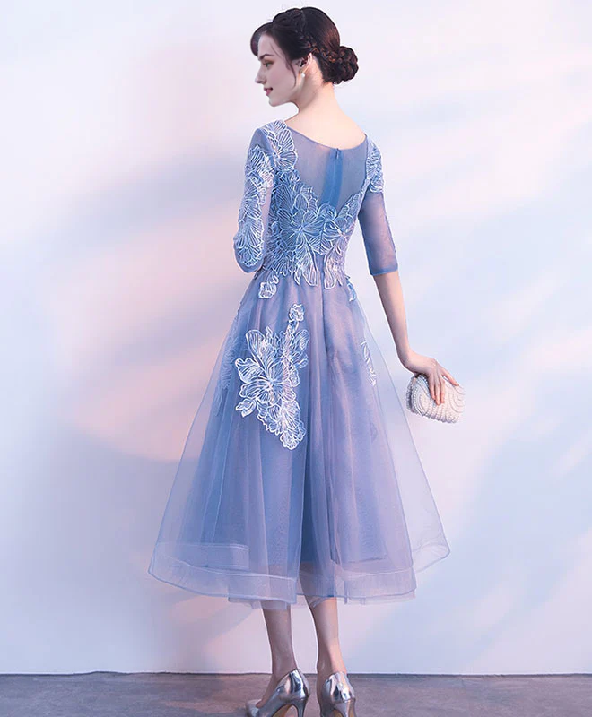 Robe de bal courte en tulle et dentelle à col rond