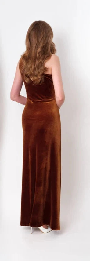 Vestido largo de terciopelo dorado óxido, sin mangas, con un hombro al descubierto, con aberturas, para dama de honor, para invitada de boda y de noche. 