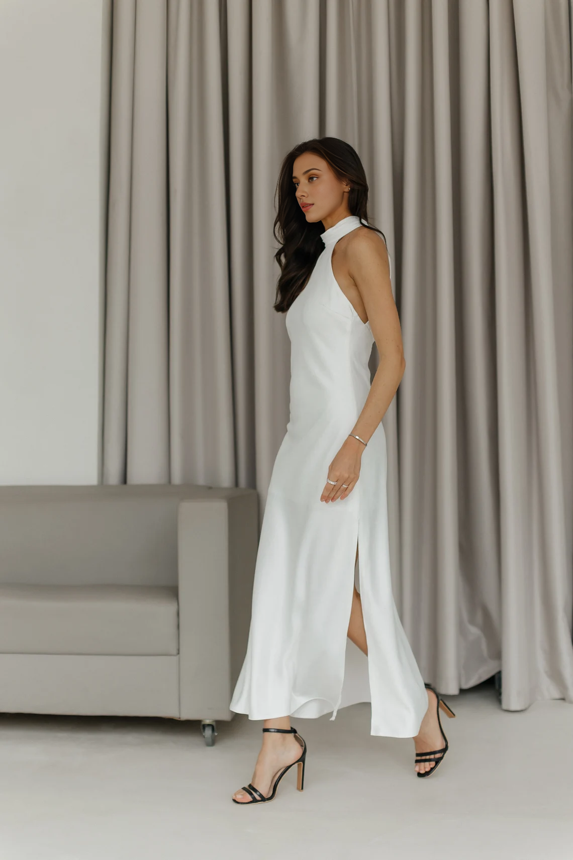 Robe de soirée sirène en satin vert sauge, sans manches, longueur cheville, à volants 