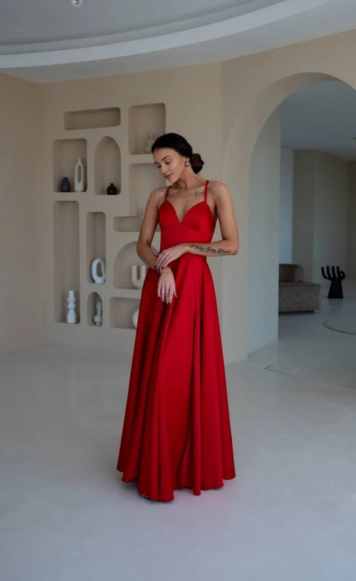 Robe de bal trapèze en satin, sans manches, à bretelles spaghetti et longueur au sol, avec fente 