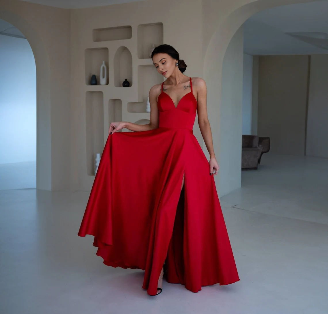 Robe de bal trapèze en satin, sans manches, à bretelles spaghetti et longueur au sol, avec fente 