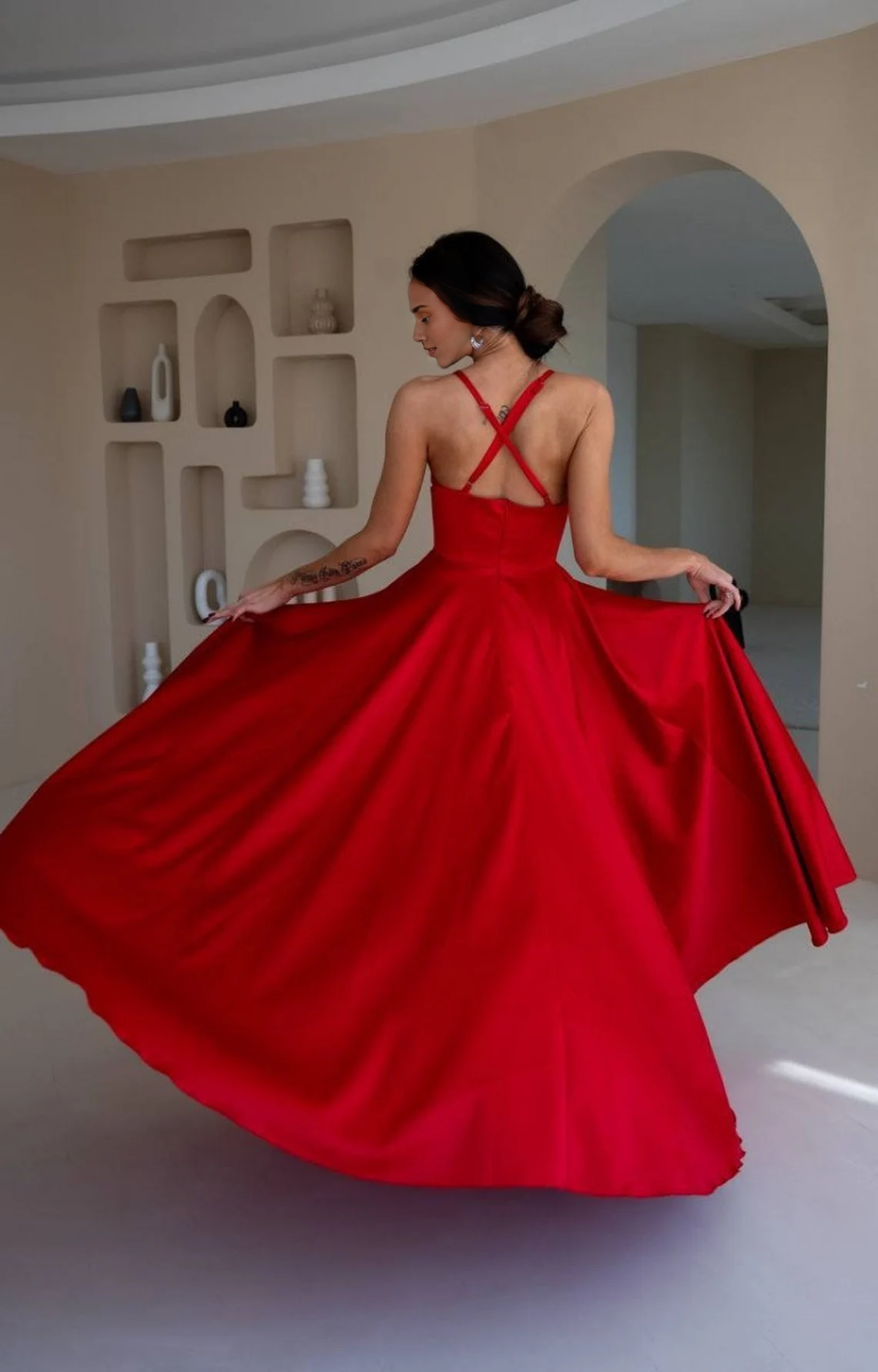 Robe de bal trapèze en satin, sans manches, à bretelles spaghetti et longueur au sol, avec fente 