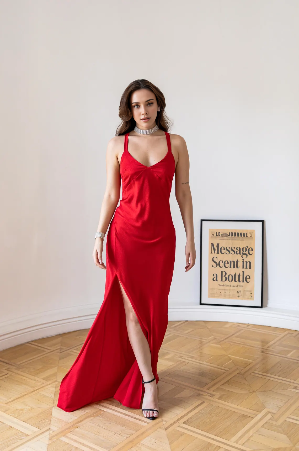 Robe de soirée sirène en satin, coupe trapèze, dos nu, épaules dénudées, bretelles spaghetti, sans manches, avec fente 